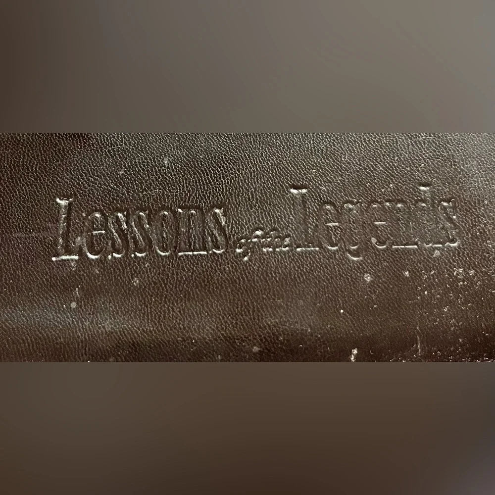 LEEDS “LESSONS OF THE LEGENDS” ENGRAVED BLACK LEATHER ZIP PORTFOLIO (9 1/2 x 6)